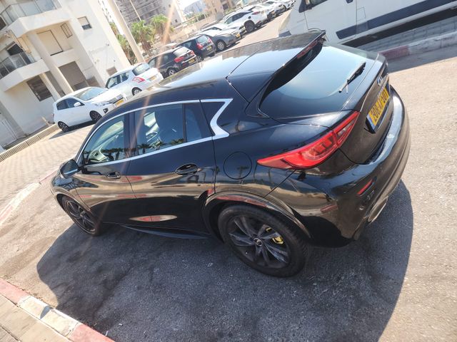 אינפיניטי Q30