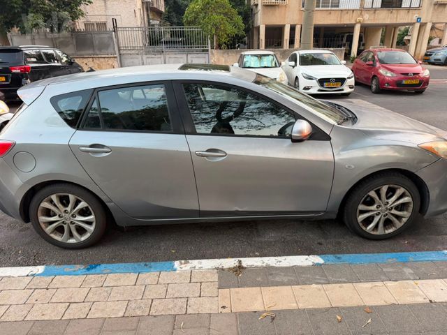מודעת רכב מאזדה 3