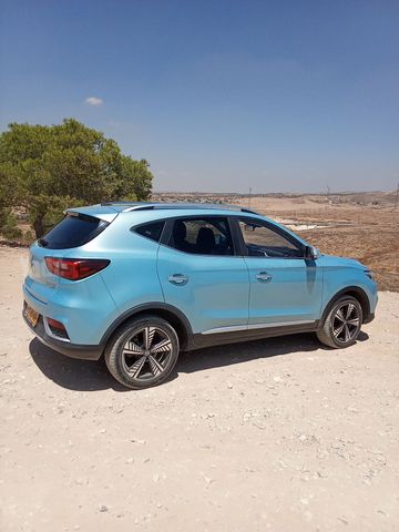 אם ג'י ZS