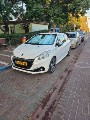 פיג'ו 208