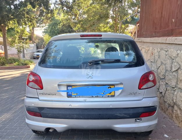 פיג'ו 206