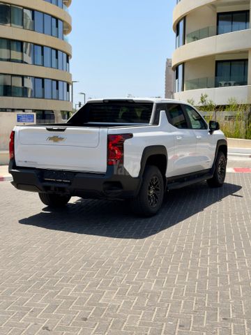 מודעת רכב שברולט סילברדו EV 2