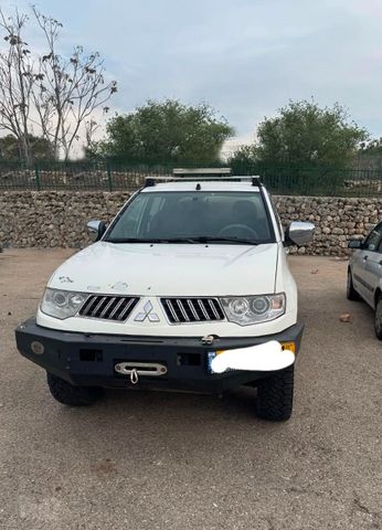 מיצובישי טרייטון / L200