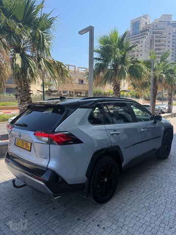 טויוטה RAV4