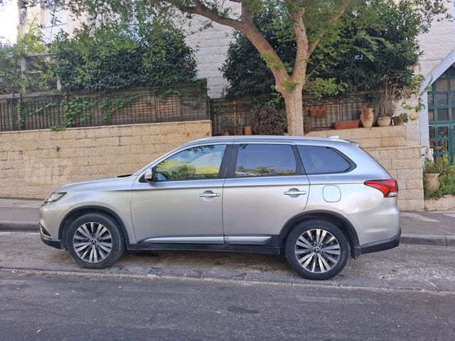 מיצובישי אאוטלנדר