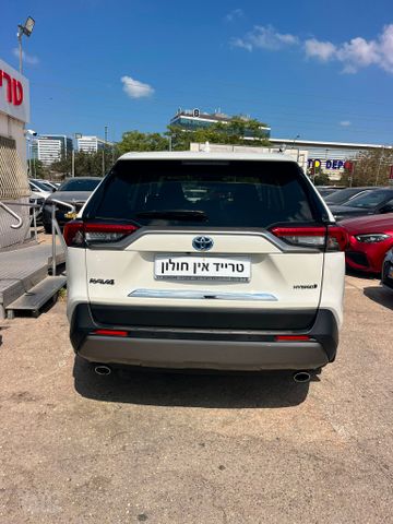 טויוטה RAV4