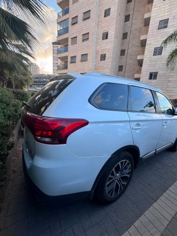 מיצובישי אאוטלנדר