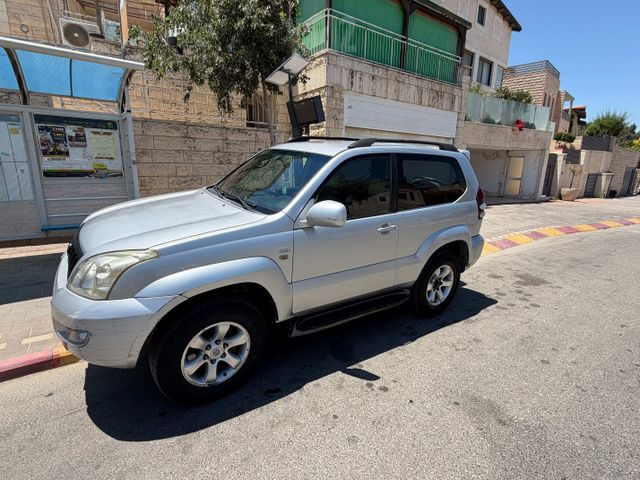 טויוטה לנד קרוזר