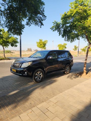 טויוטה לנד קרוזר