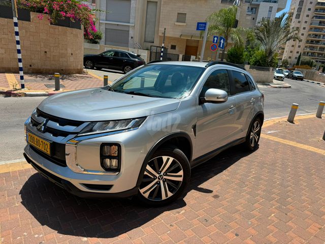 מודעת רכב מיצובישי ASX