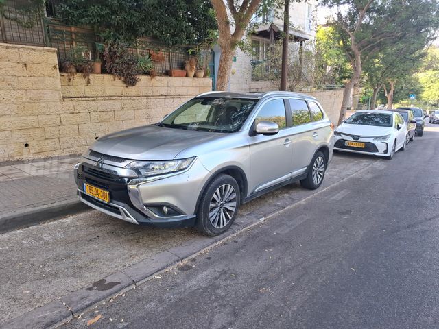 מיצובישי אאוטלנדר