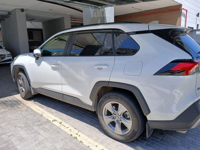 מודעת רכב טויוטה RAV4