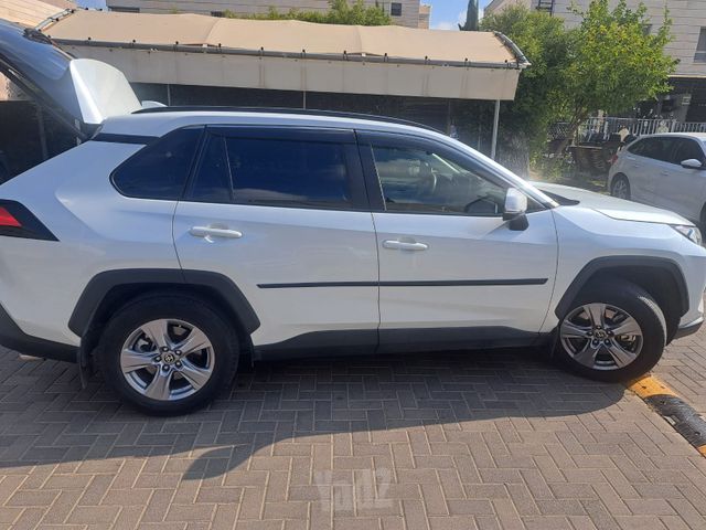טויוטה RAV4