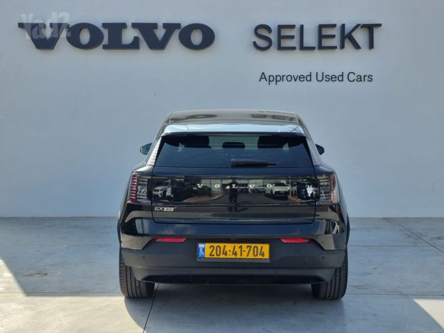 וולוו EX30