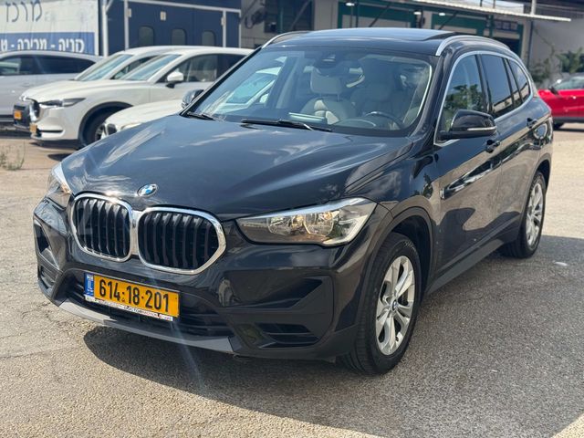 ב מ וו X1