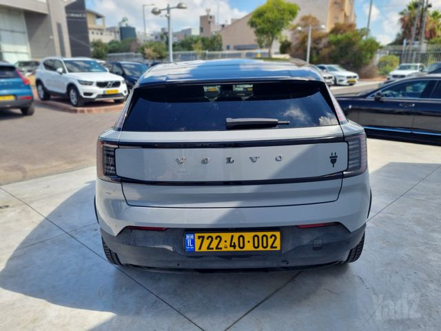 מודעת רכב וולוו EX30 2