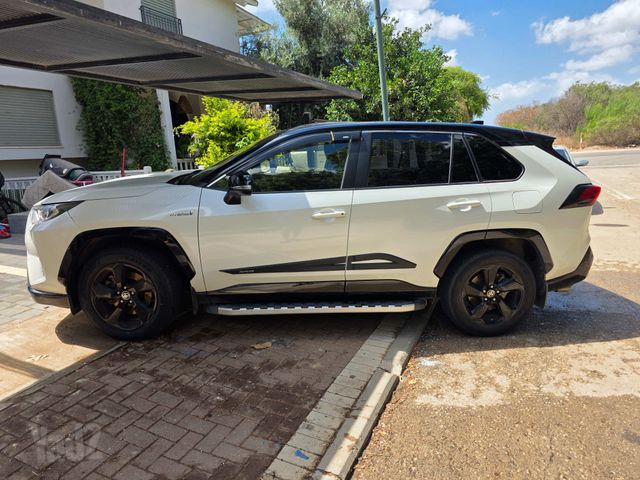 טויוטה RAV4