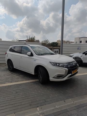מיצובישי אאוטלנדר