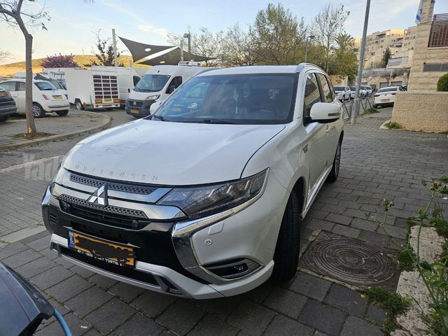 מיצובישי אאוטלנדר
