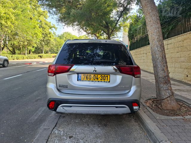 מיצובישי אאוטלנדר