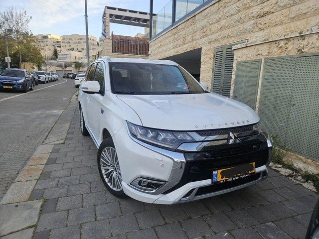 מיצובישי אאוטלנדר