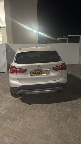 ב מ וו X1