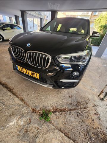 ב מ וו X1