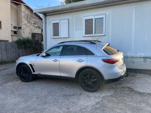 אינפיניטי QX70