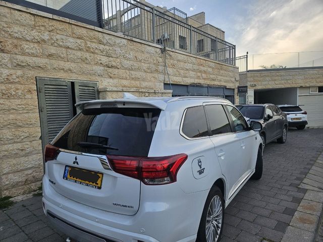 מיצובישי אאוטלנדר