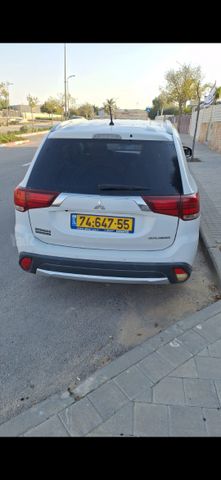 מיצובישי אאוטלנדר