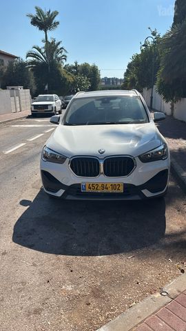 ב מ וו X1