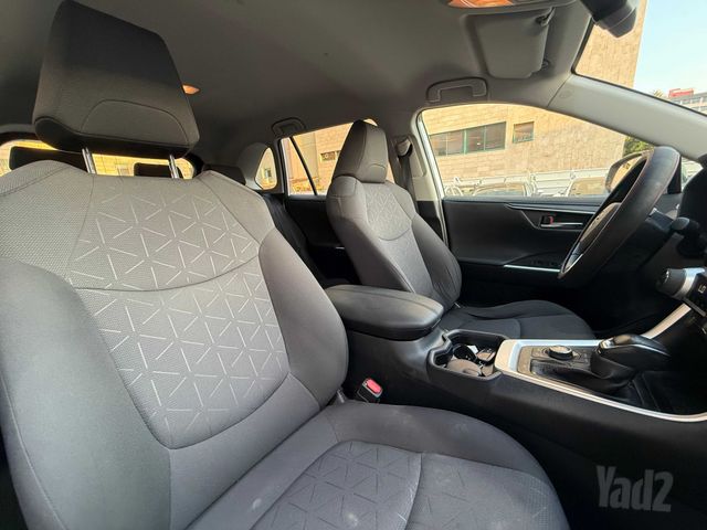 טויוטה RAV4