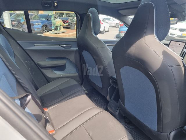 וולוו EX30