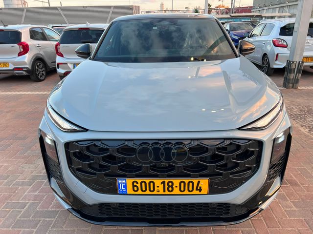 אאודי Q3