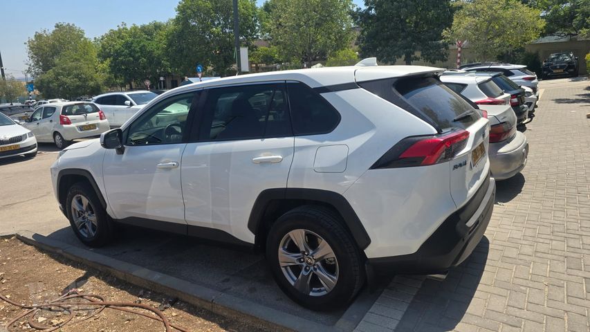 טויוטה RAV4