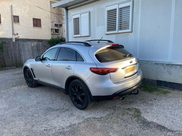 אינפיניטי QX70