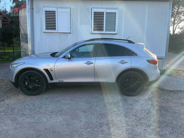 אינפיניטי QX70