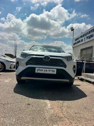 טויוטה RAV4