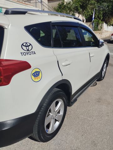 טויוטה RAV4
