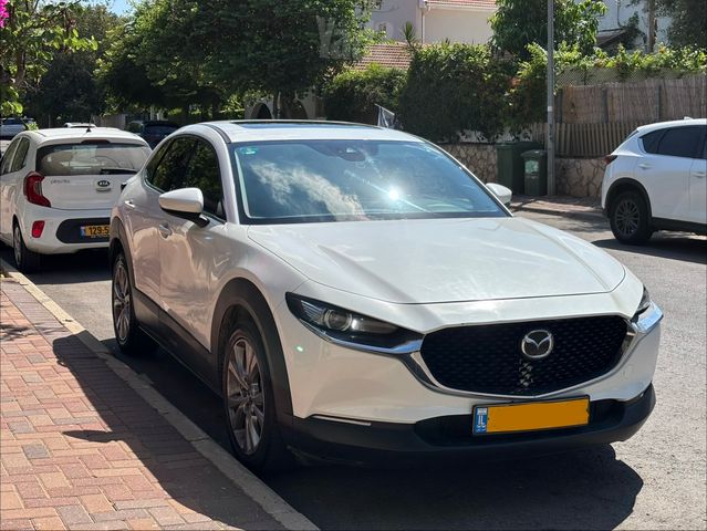 מודעת רכב מאזדה CX-30