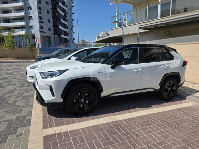 טויוטה RAV4