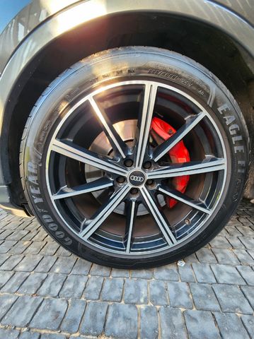 אאודי SQ7