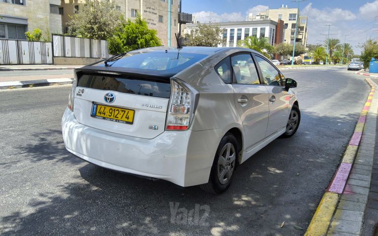 טויוטה פריוס