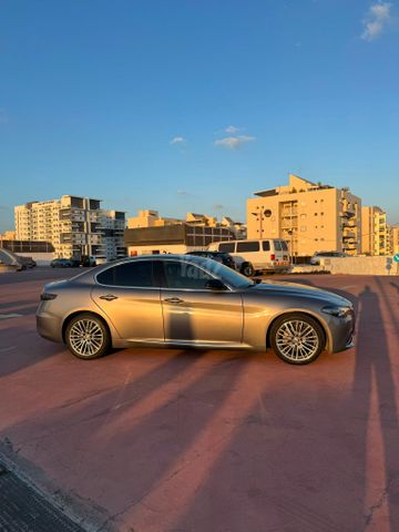 אלפא רומיאו ג'וליה