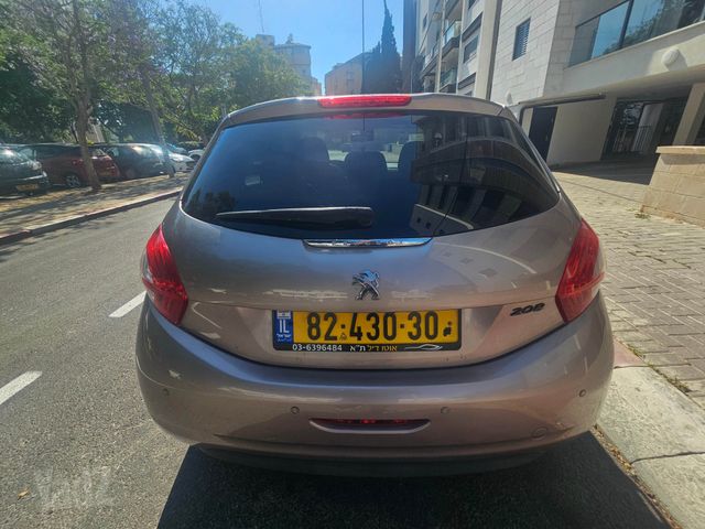 פיג'ו 208