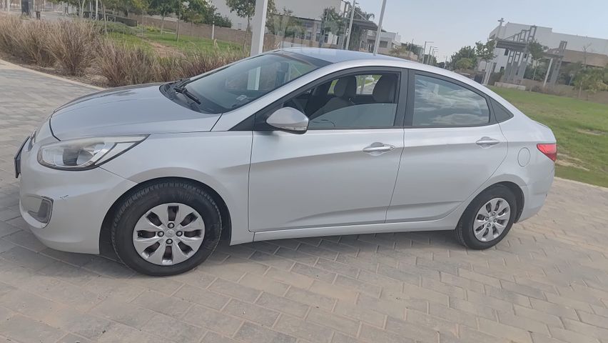 יונדאי אקסנט i25