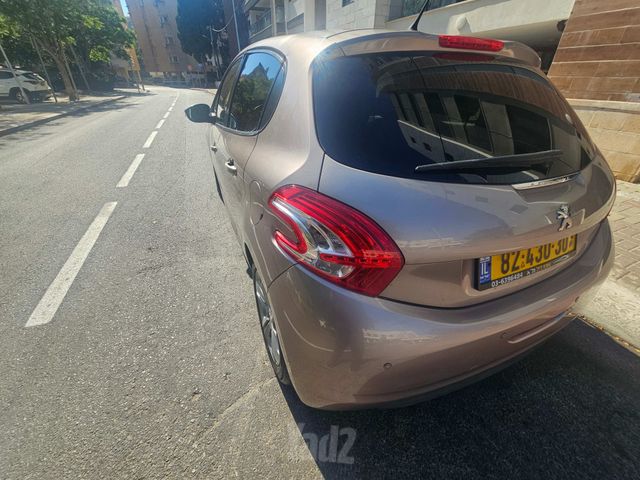 פיג'ו 208