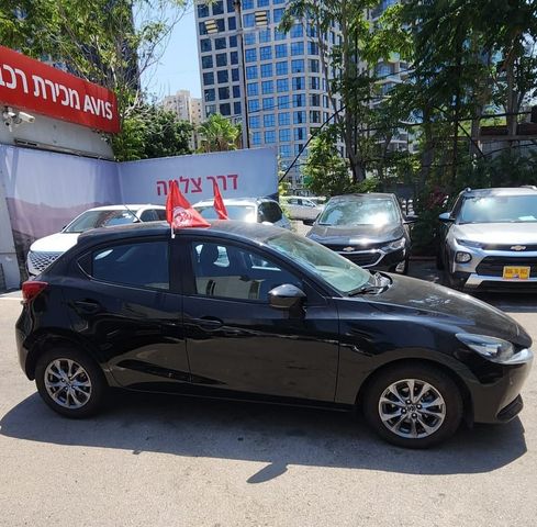 מודעת רכב מאזדה 2
