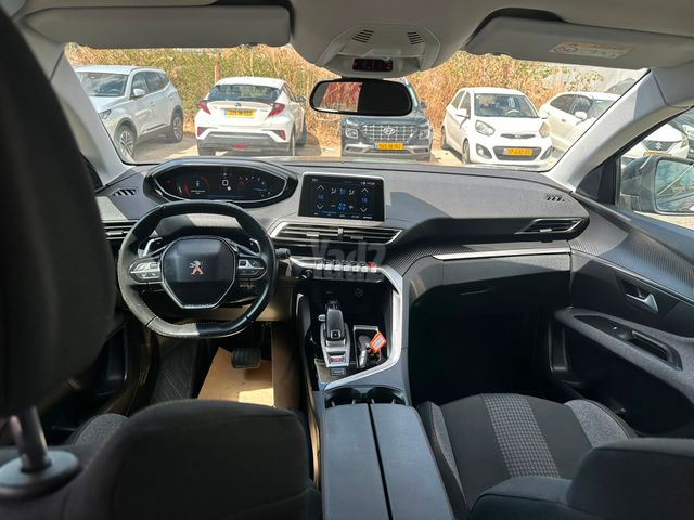 פיג'ו 3008