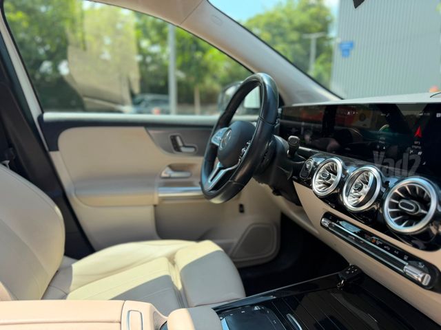 מרצדס-בנץ EQA